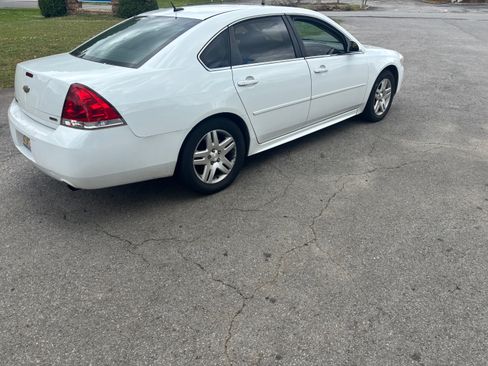 Used 2015 Chevrolet Impala LT w/ LT Sunroof Package FWD image 4