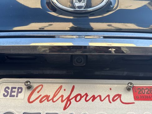 Used 2015 Toyota Camry SE FWD image 12