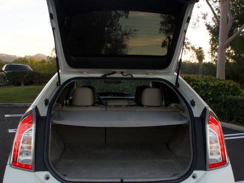 Used 2014 Toyota Prius Four image 9