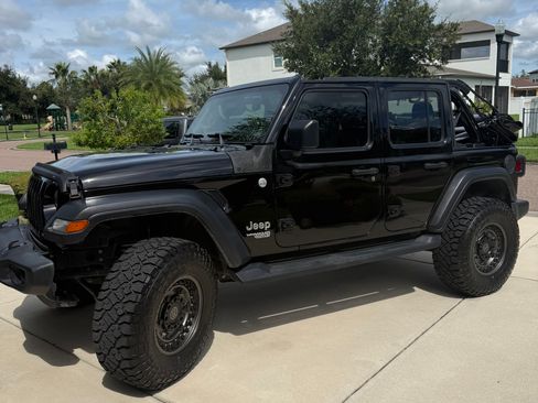 Used 2018 Jeep Wrangler Unlimited Sport AWD/4WD image 2