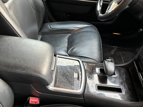 Used 2013 Chrysler 300 C AWD/4WD image 11