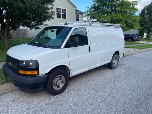 Used 2020 Chevrolet Express 3500 Regular Van 3D w/ Driver Convenience Package image 11
