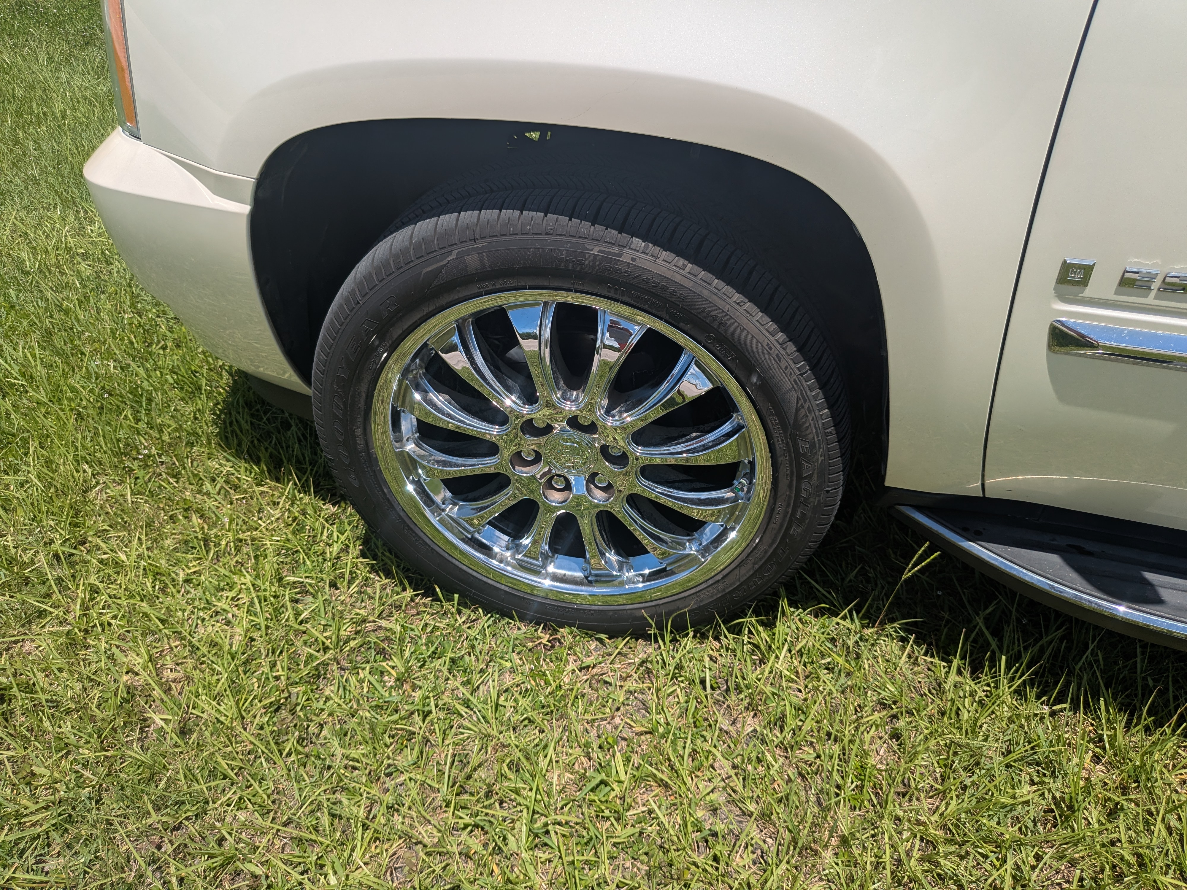 Used 2009 Cadillac Escalade EXT AWD/4WD image 6