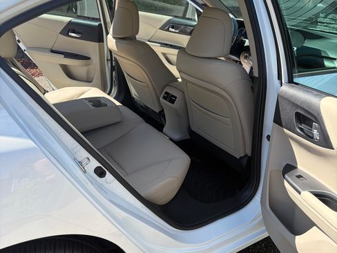 Used 2014 Honda Accord Touring image 19