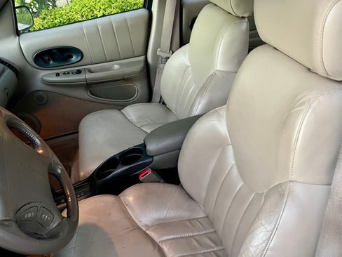 Used 1997 Oldsmobile Cutlass Supreme SL image 8