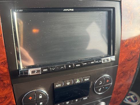 Used 2013 Chevrolet Tahoe LT w/ Luxury Package image 22