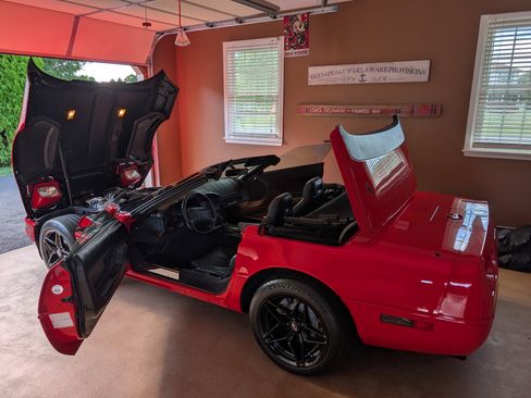 Used 1996 Chevrolet Corvette Convertible RWD image 2