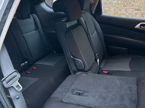 Used 2019 Nissan Pathfinder SV image 9