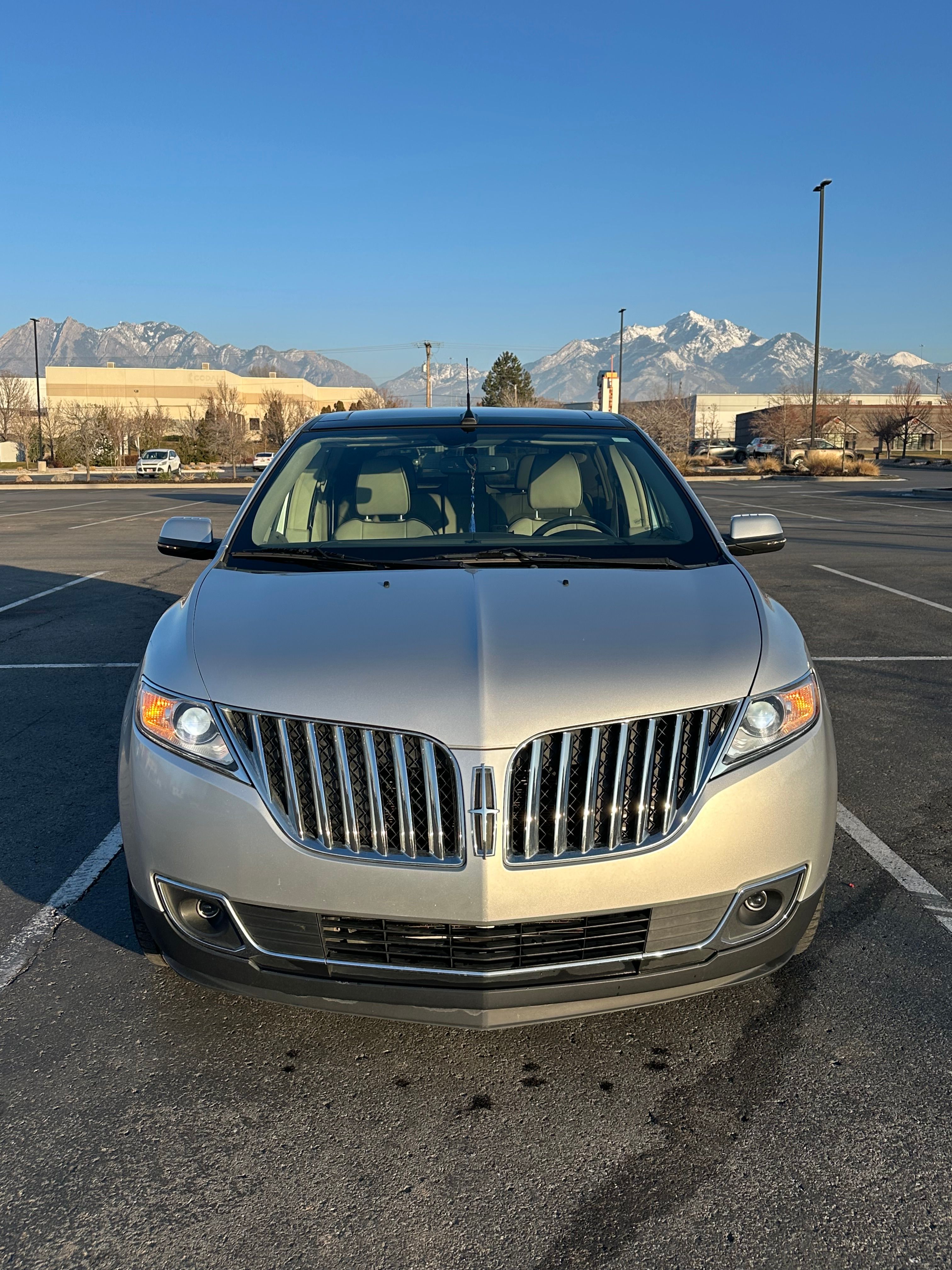 Used 2013 Lincoln MKX AWD image 1