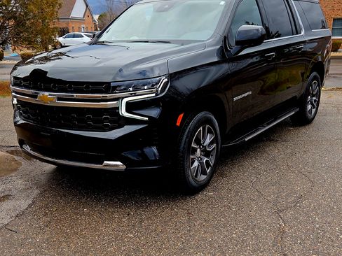 Used 2023 Chevrolet Suburban LS image 4
