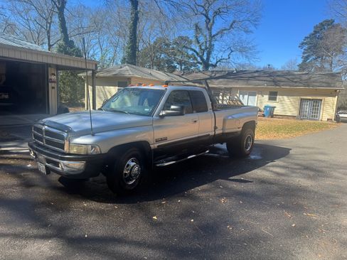 Used 2001 Dodge Ram 3500 Truck 2WD Quad Cab image 1