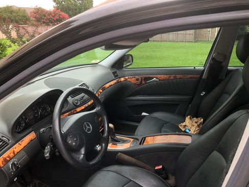 Used 2005 Mercedes-Benz E 500 4MATIC Sedan image 3