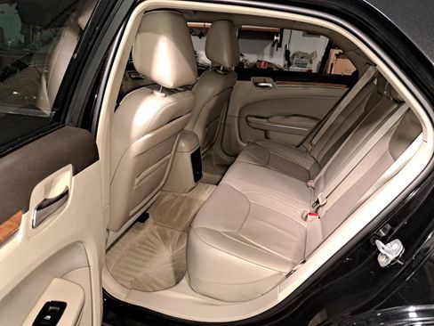 Used 2014 Chrysler 300 C w/ Light Group image 2