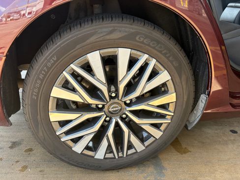Used 2024 Nissan Altima 2.5 SV FWD image 10