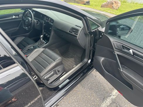 Used 2019 Volkswagen Golf R 4-Door AWD/4WD image 18