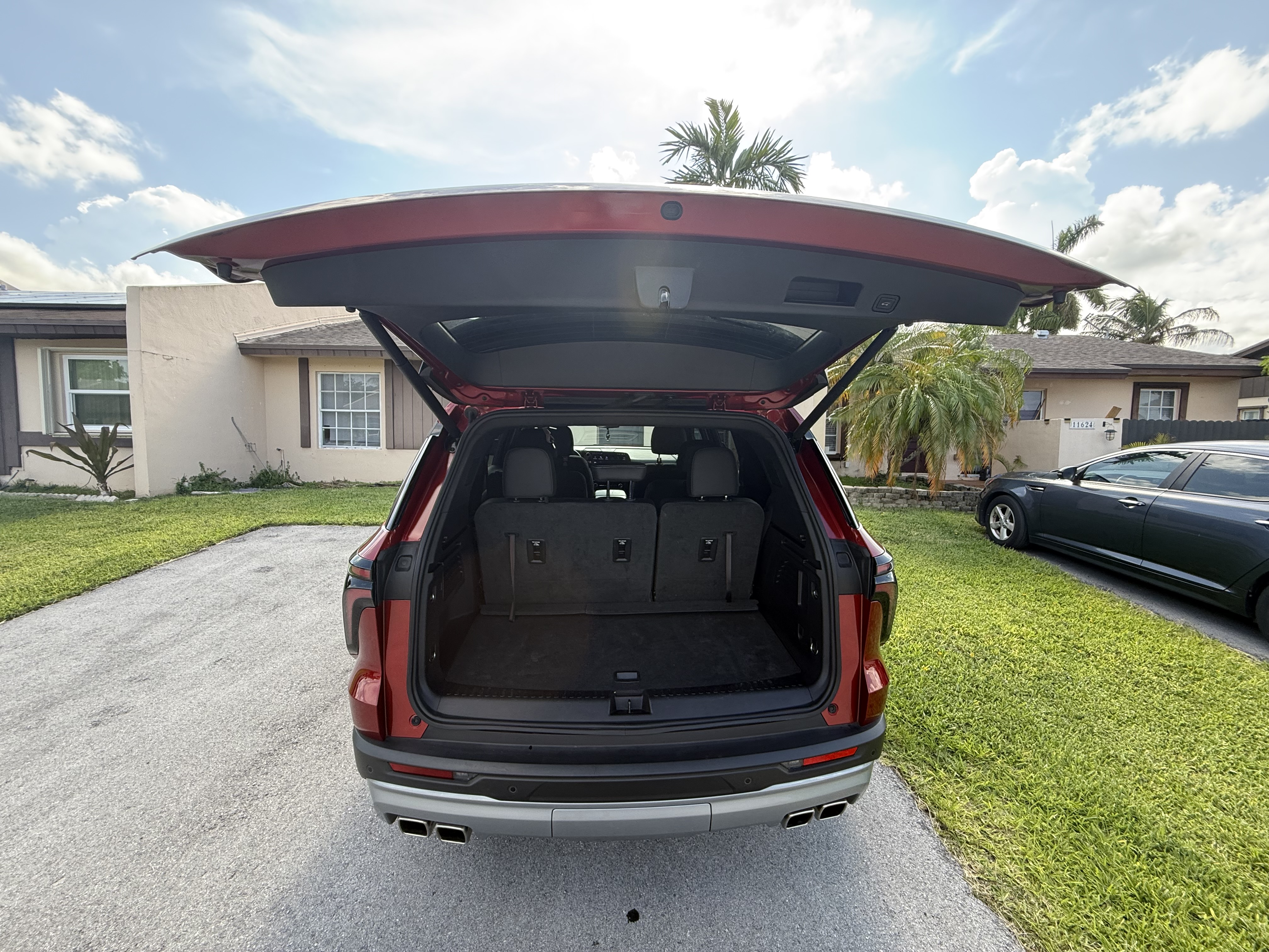 Used 2024 Chevrolet Traverse LT w/ Enhanced Driving Package FWD image 11