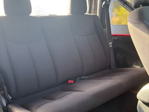 Used 2015 Jeep Wrangler Sport w/ Quick Order Package 24S AWD/4WD image 9
