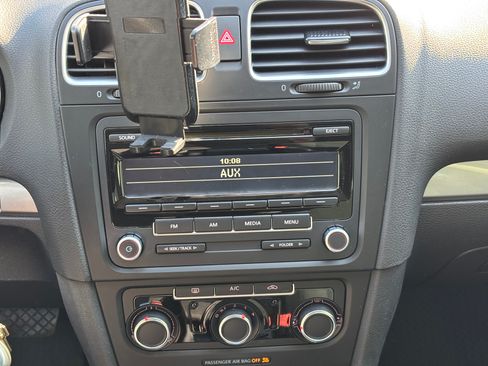 Used 2013 Volkswagen Golf 2-Door FWD image 8