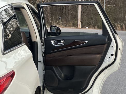 Used 2014 INFINITI QX60 3.5 Sport Utility 4D w/ Premium Plus Package image 30