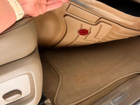 Used 2020 Chevrolet Suburban LT w/ Luxury Package image 11