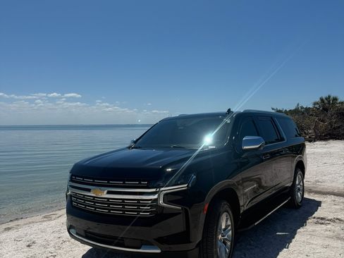 Used 2023 Chevrolet Suburban Premier image 1