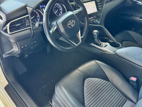 Used 2018 Toyota Camry SE w/ Convenience Package FWD image 17