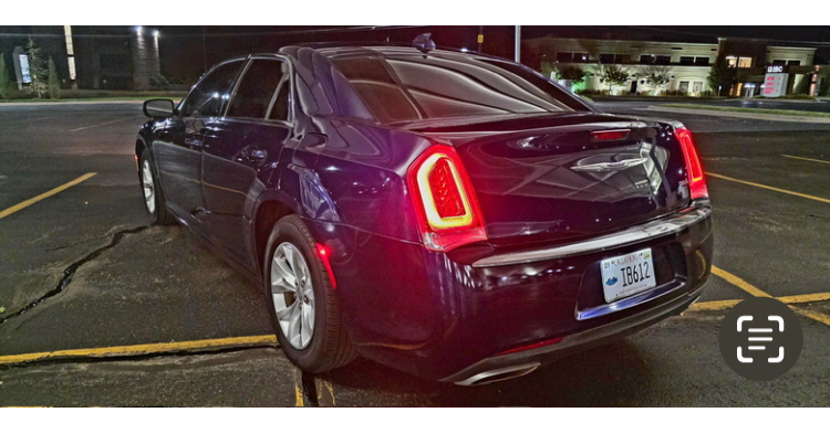 Used 2016 Chrysler 300 Limited RWD image 5