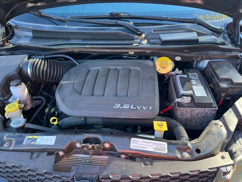 Used 2018 Dodge Grand Caravan SE image 14