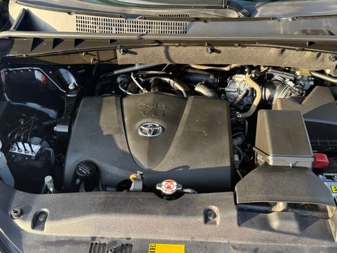 Used 2018 Toyota Highlander XLE FWD image 28