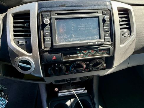 Used 2015 Toyota Tacoma 4x4 Double Cab w/ TRD Sport Package image 6