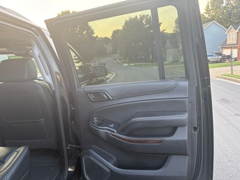 Used 2020 Chevrolet Suburban LT AWD/4WD image 10
