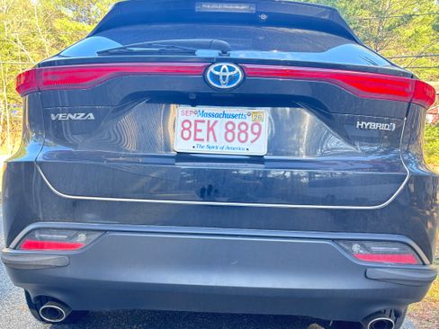 Used 2021 Toyota Venza LE w/ Carpet Mat Package (TMS) AWD/4WD image 5
