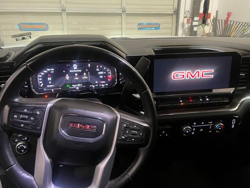 Used 2024 GMC Sierra 3500 SLE image 9