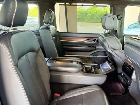 Used 2023 Jeep Grand Wagoneer Series II AWD/4WD image 29