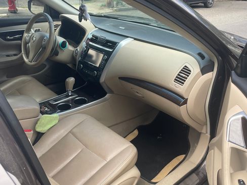 Used 2013 Nissan Altima 3.5 SL w/ Technology Pkg FWD image 9