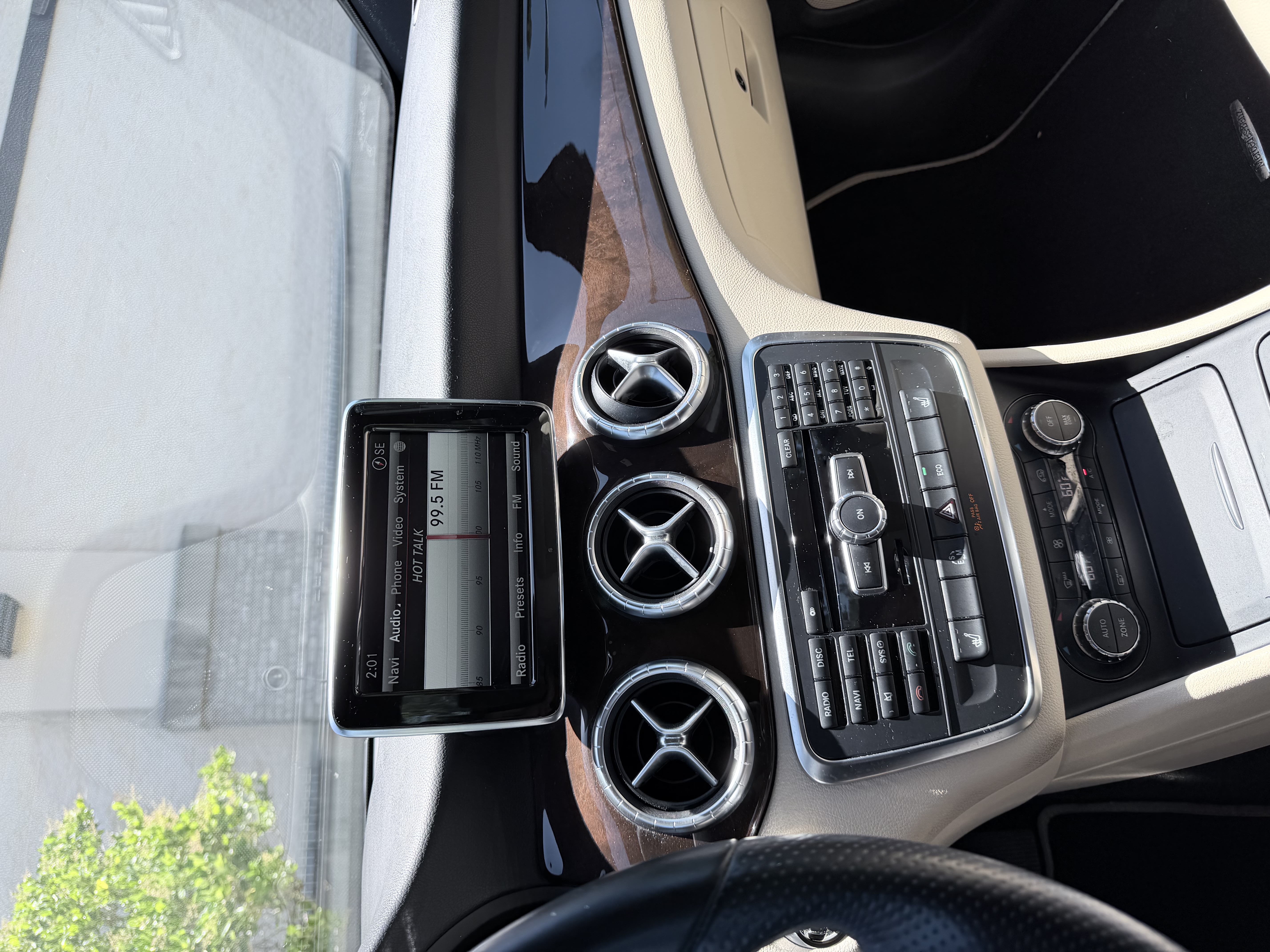 Used 2014 Mercedes-Benz CLA 250 image 4