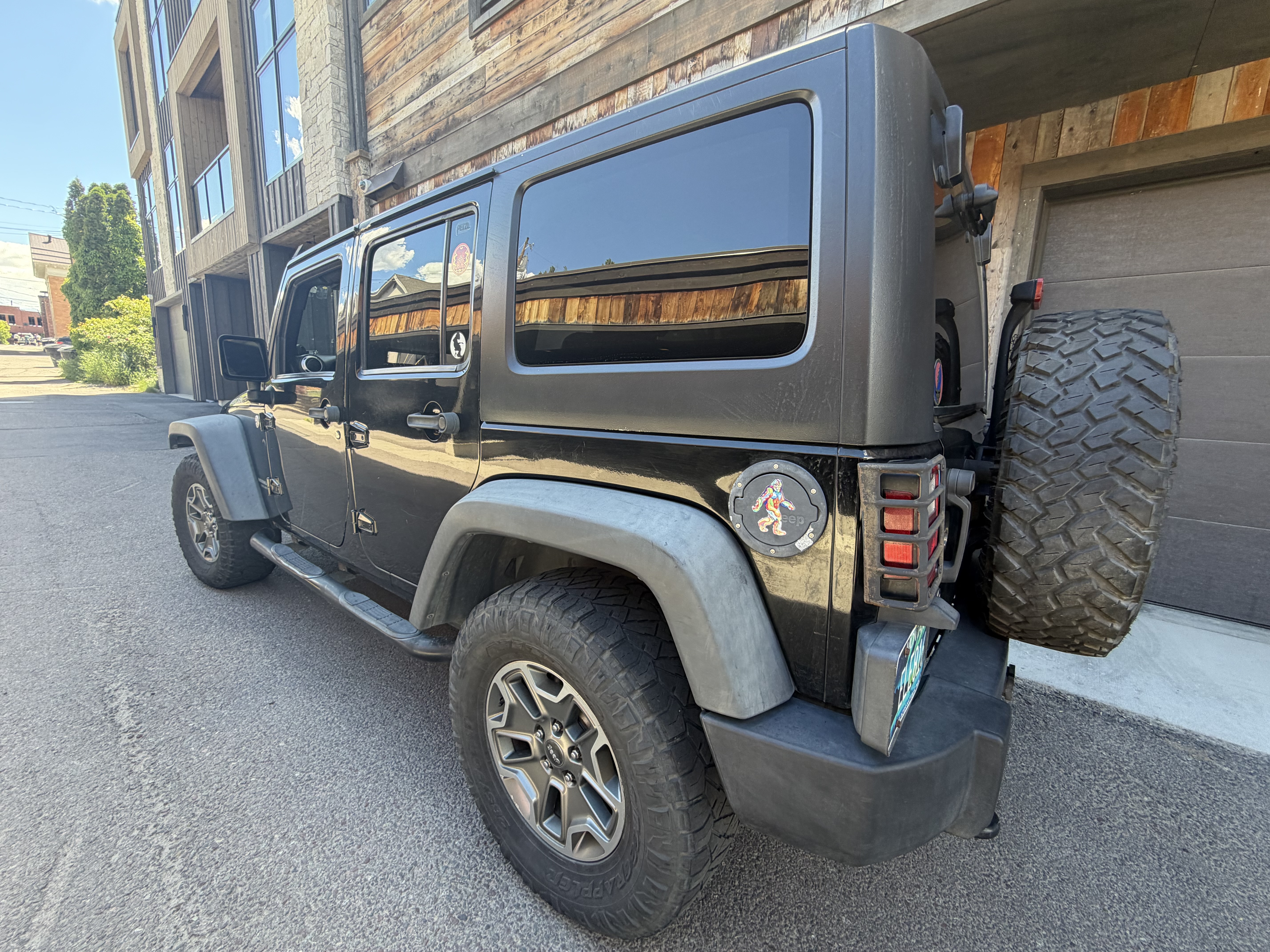 Used 2014 Jeep Wrangler Unlimited Rubicon w/ Max Tow Package AWD/4WD image 16