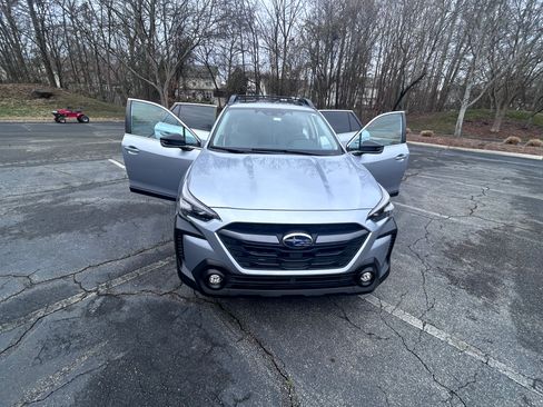 Used 2023 Subaru Outback Premium image 13