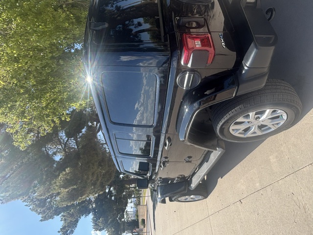 Used 2021 Jeep Wrangler Unlimited Sahara w/ Cold Weather Group AWD/4WD image 5