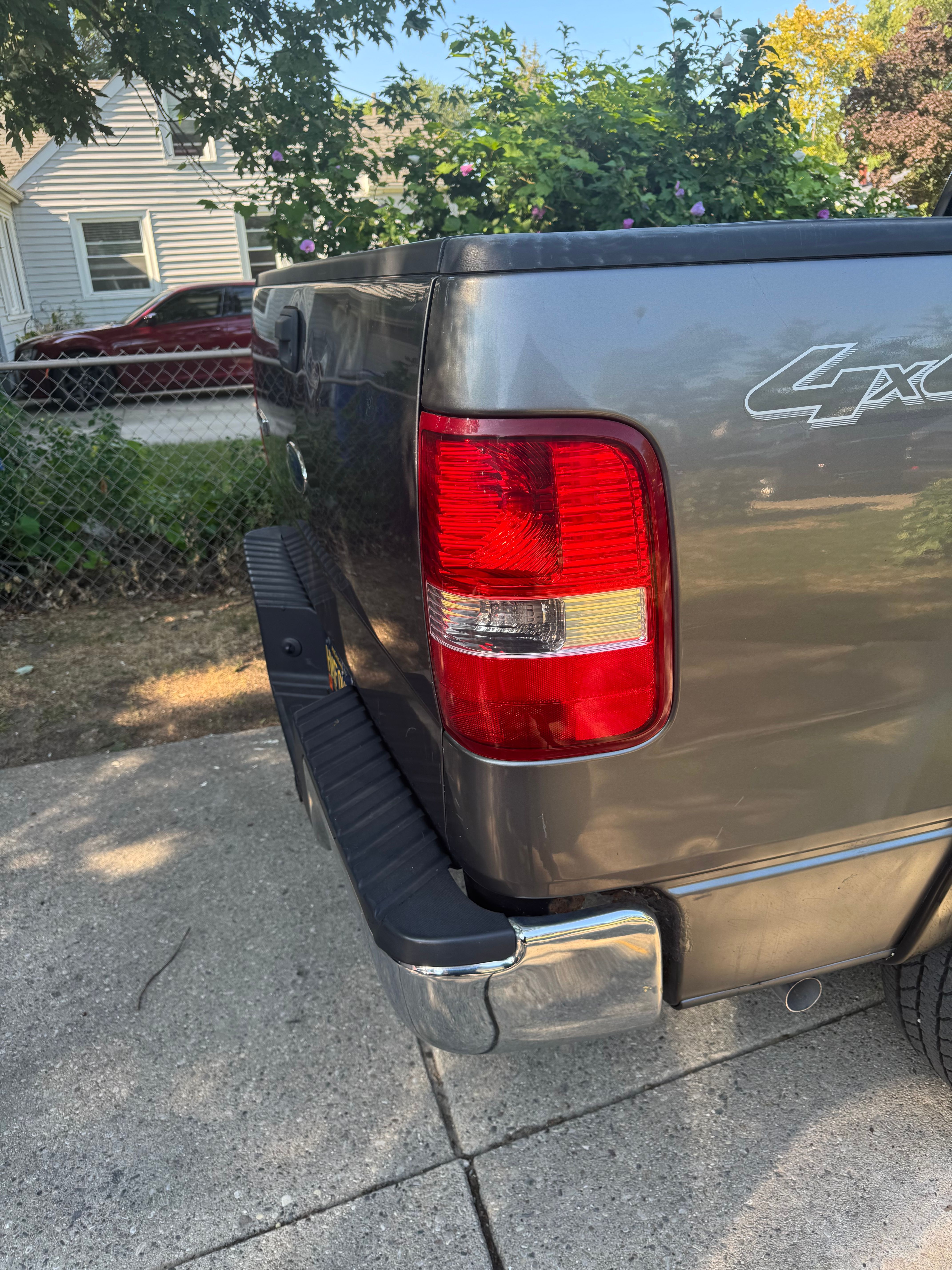Used 2005 Ford F150 XLT AWD/4WD image 9