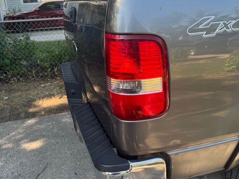 Used 2005 Ford F150 XLT AWD/4WD image 9