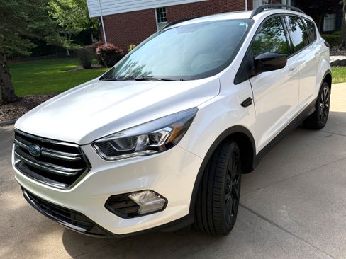 Used 2018 Ford Escape SEL w/ SEL Sport Appearance Package AWD/4WD image 1