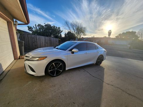 Used 2018 Toyota Camry XSE image 2