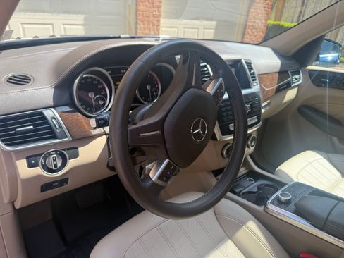 Used 2016 Mercedes-Benz GL 450 4MATIC image 21
