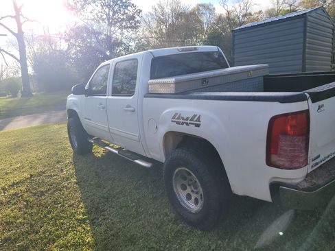 Used 2011 GMC Sierra 1500 SLT w/ Skid Plate Package image 6