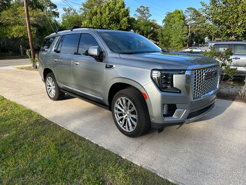Used 2023 GMC Yukon Denali w/ Denali Reserve Package AWD/4WD image 2