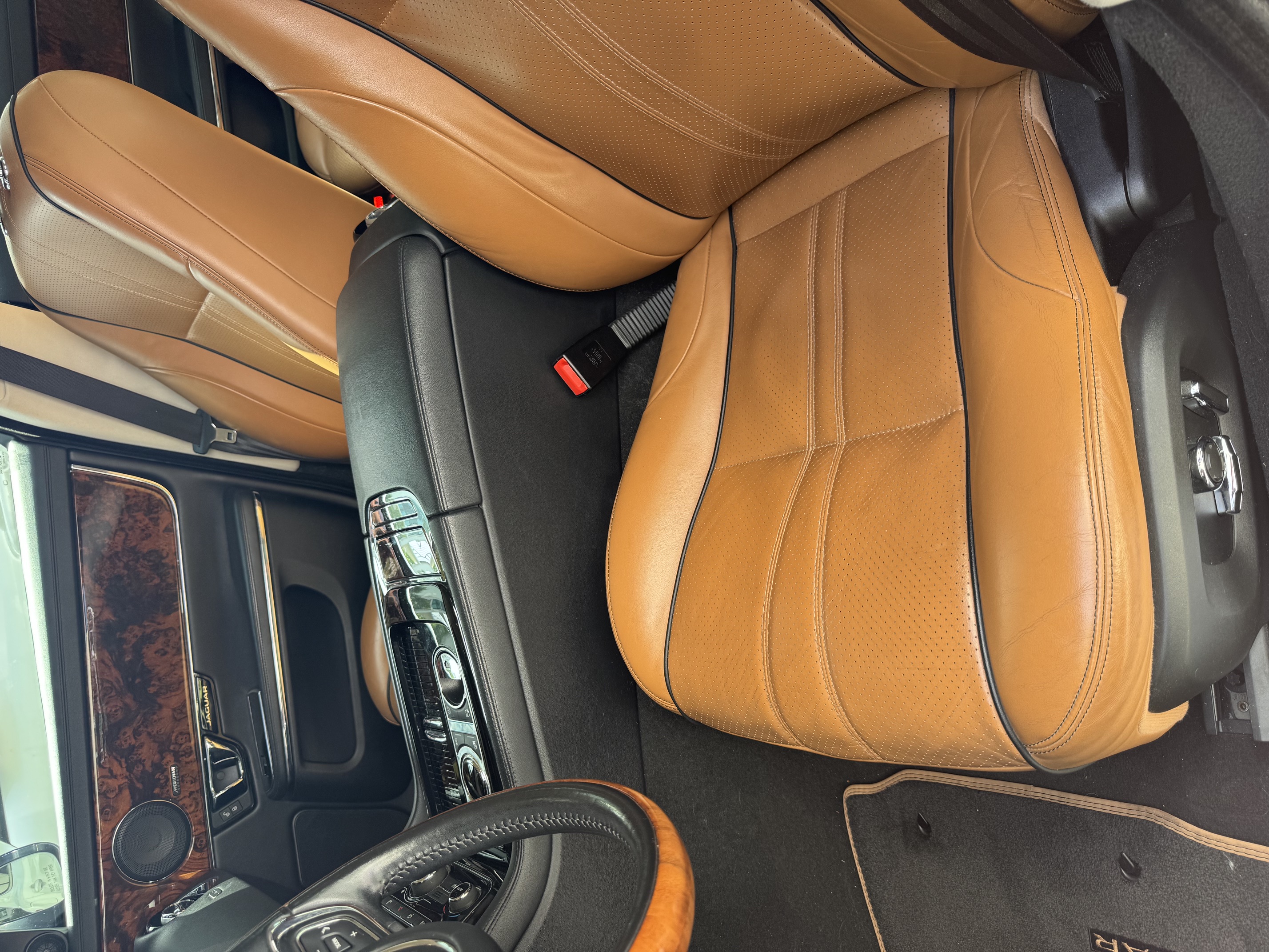 Used 2018 Jaguar XJ R-Sport RWD image 8