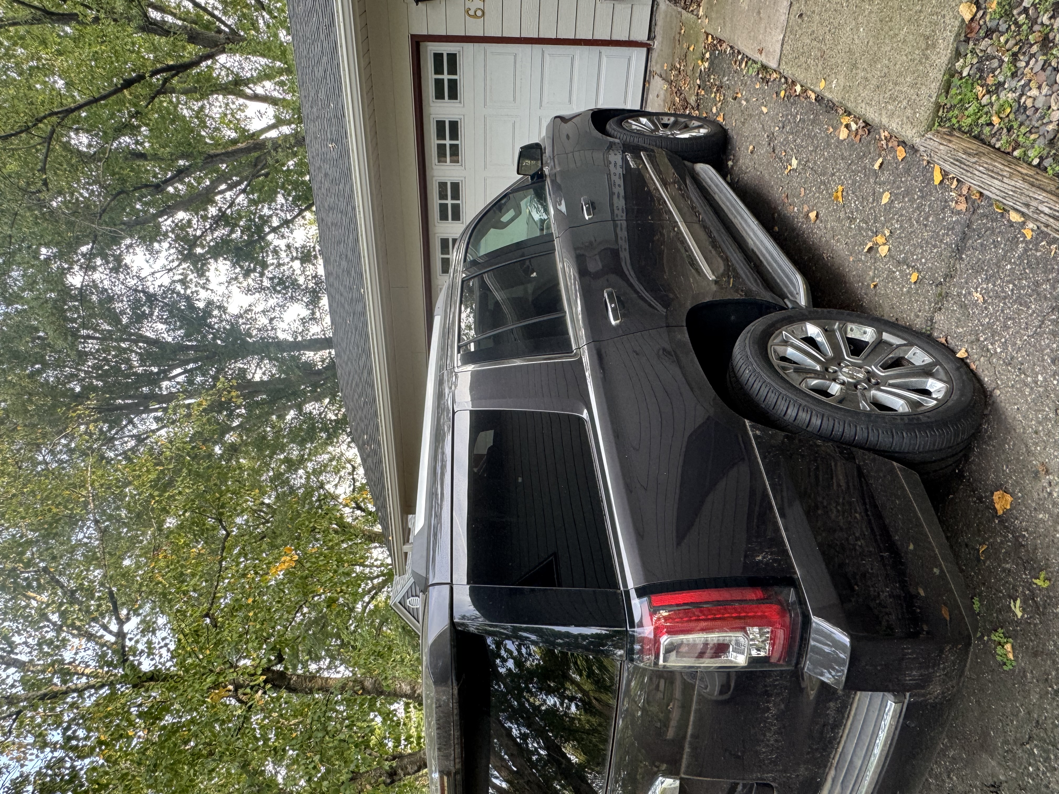Used 2015 GMC Yukon Denali w/ Open Road Package AWD/4WD image 11