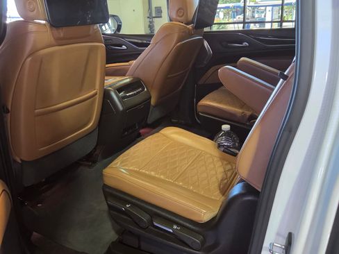 Used 2023 Cadillac Escalade ESV Sport w/ LPO, ONYX Package image 25