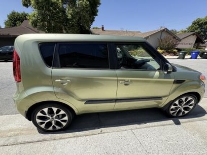 Used 2013 Kia Soul ! w/ Premium Pkg